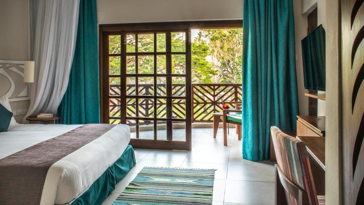 Neptune Village Beach Resort & Spa Galu Ngoại thất bức ảnh