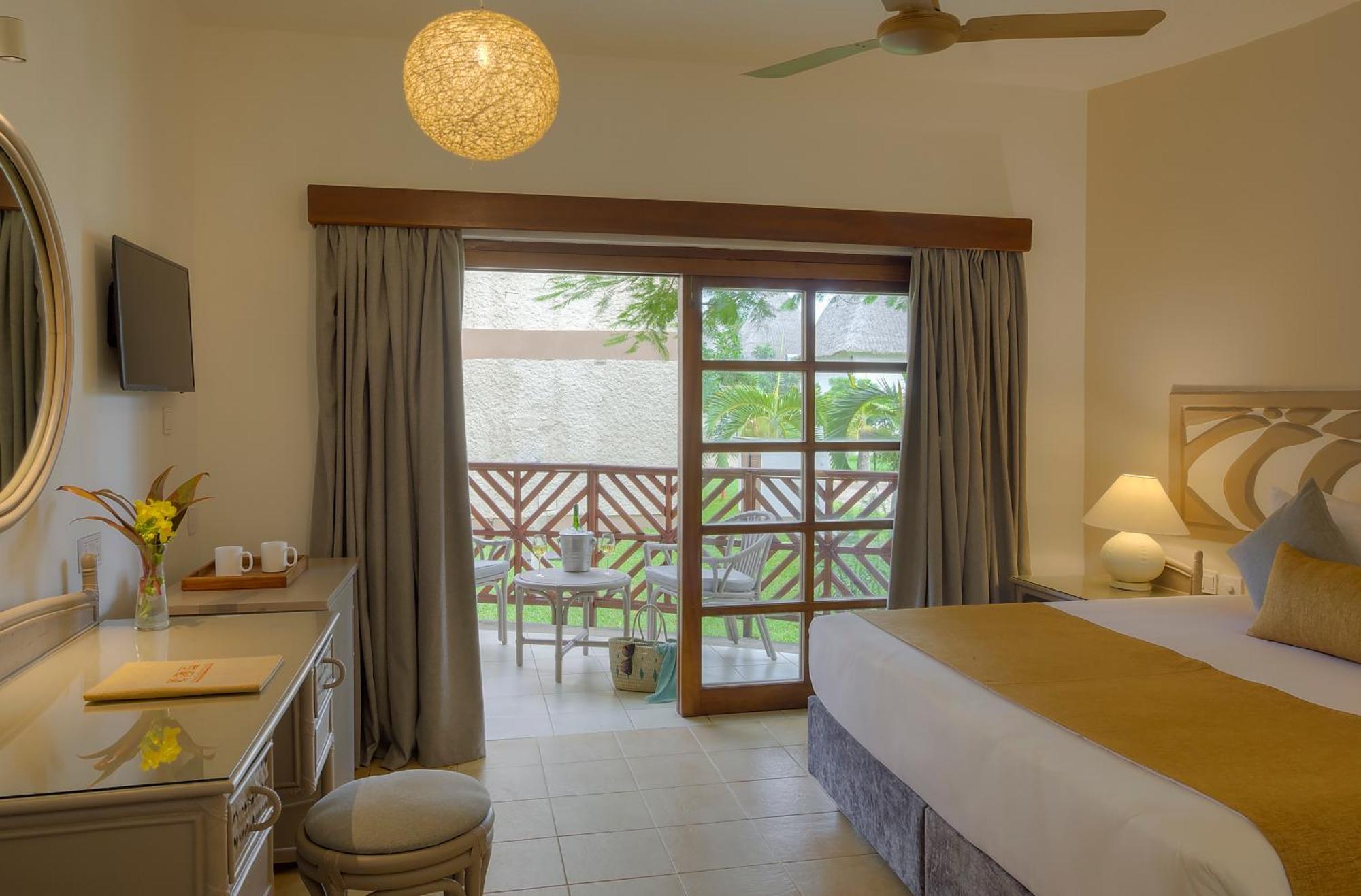 Neptune Village Beach Resort & Spa Galu Ngoại thất bức ảnh