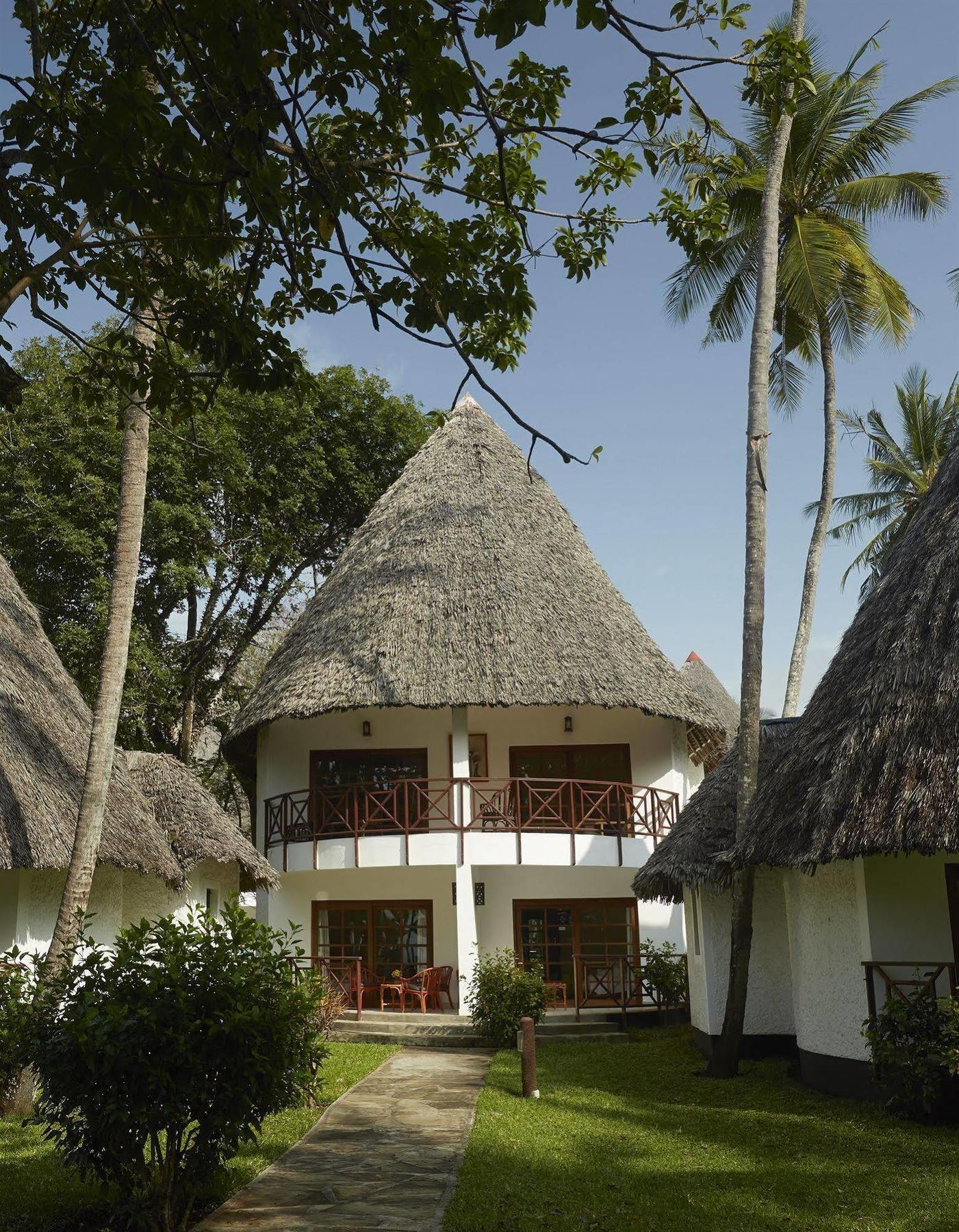 Neptune Village Beach Resort & Spa Galu Ngoại thất bức ảnh