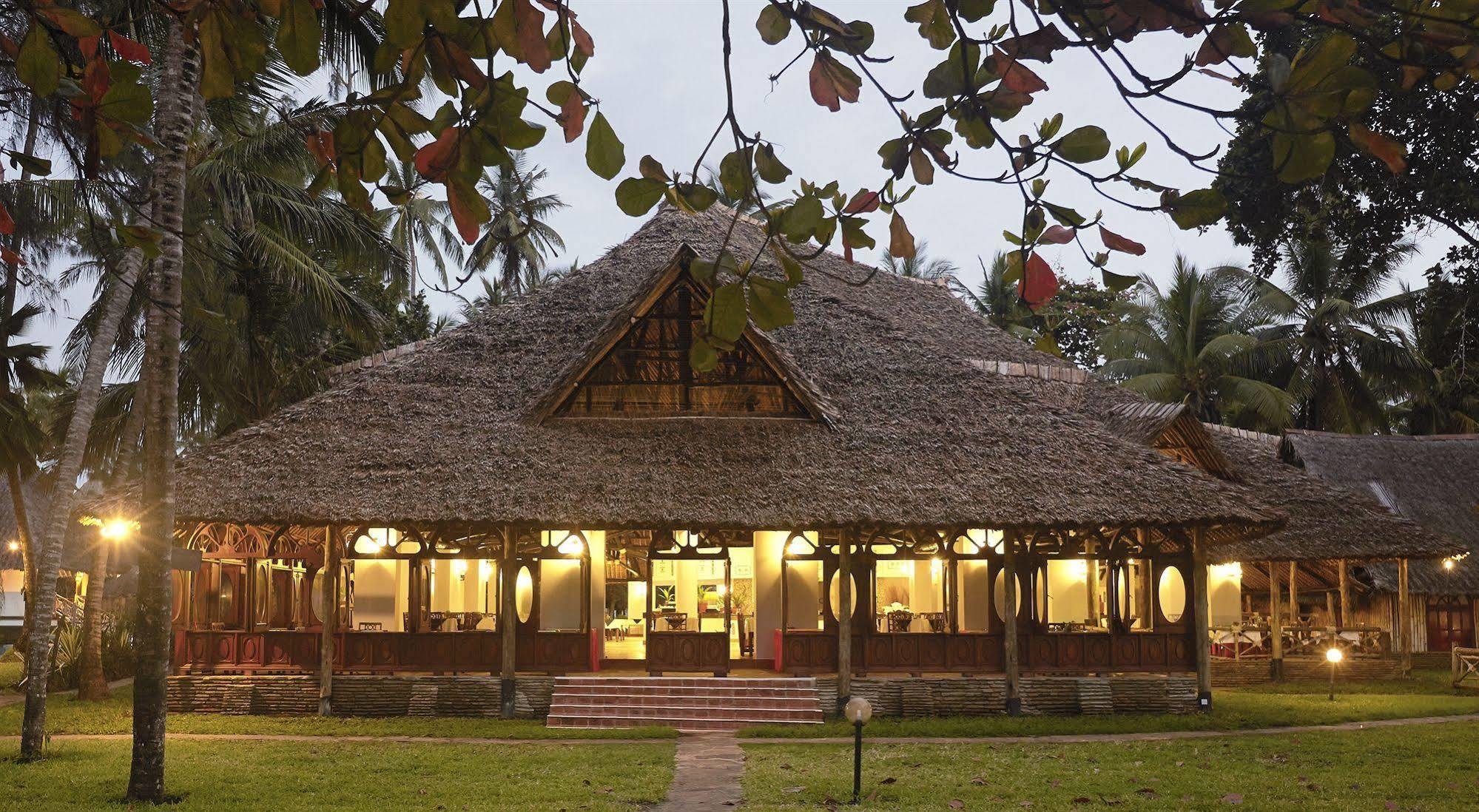 Neptune Village Beach Resort & Spa Galu Ngoại thất bức ảnh