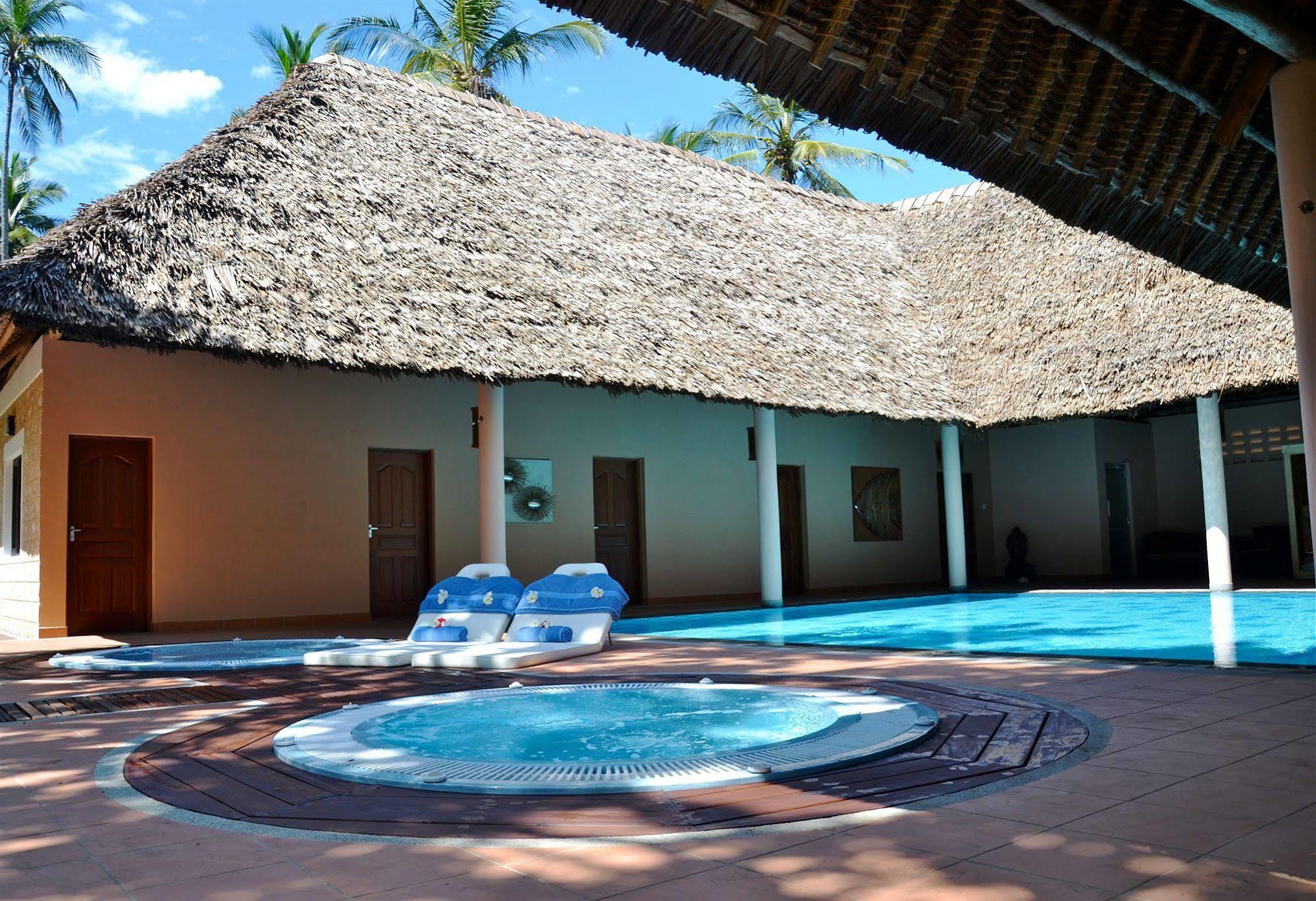 Neptune Village Beach Resort & Spa Galu Ngoại thất bức ảnh