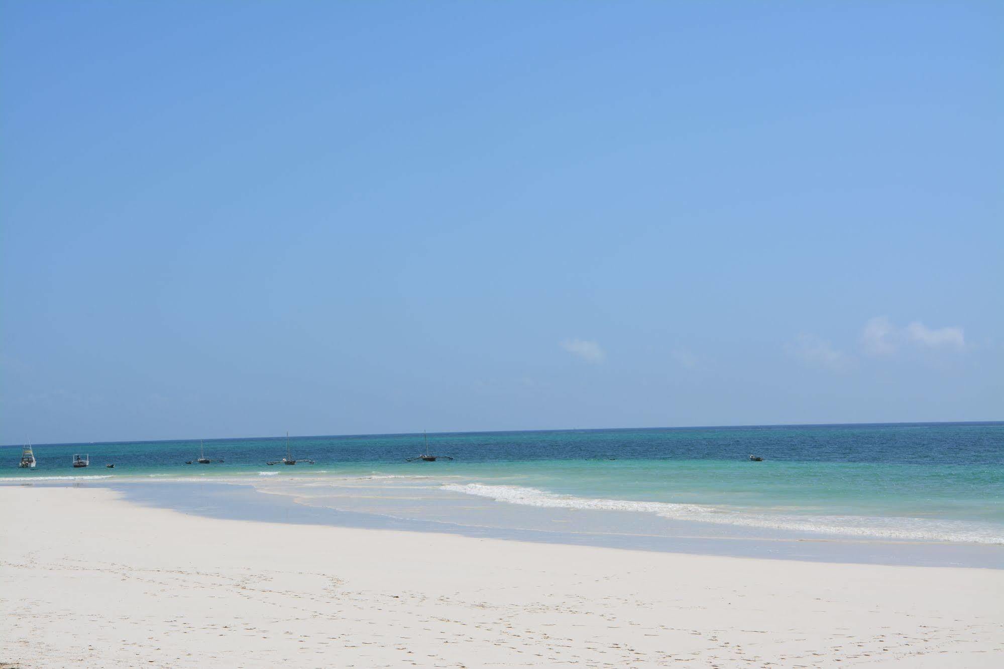 Neptune Village Beach Resort & Spa Galu Ngoại thất bức ảnh