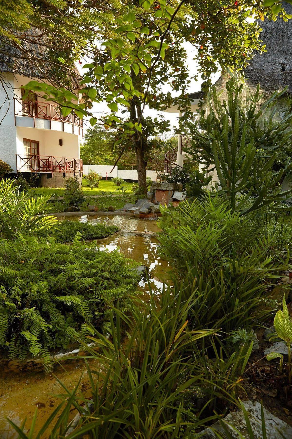 Neptune Village Beach Resort & Spa Galu Ngoại thất bức ảnh