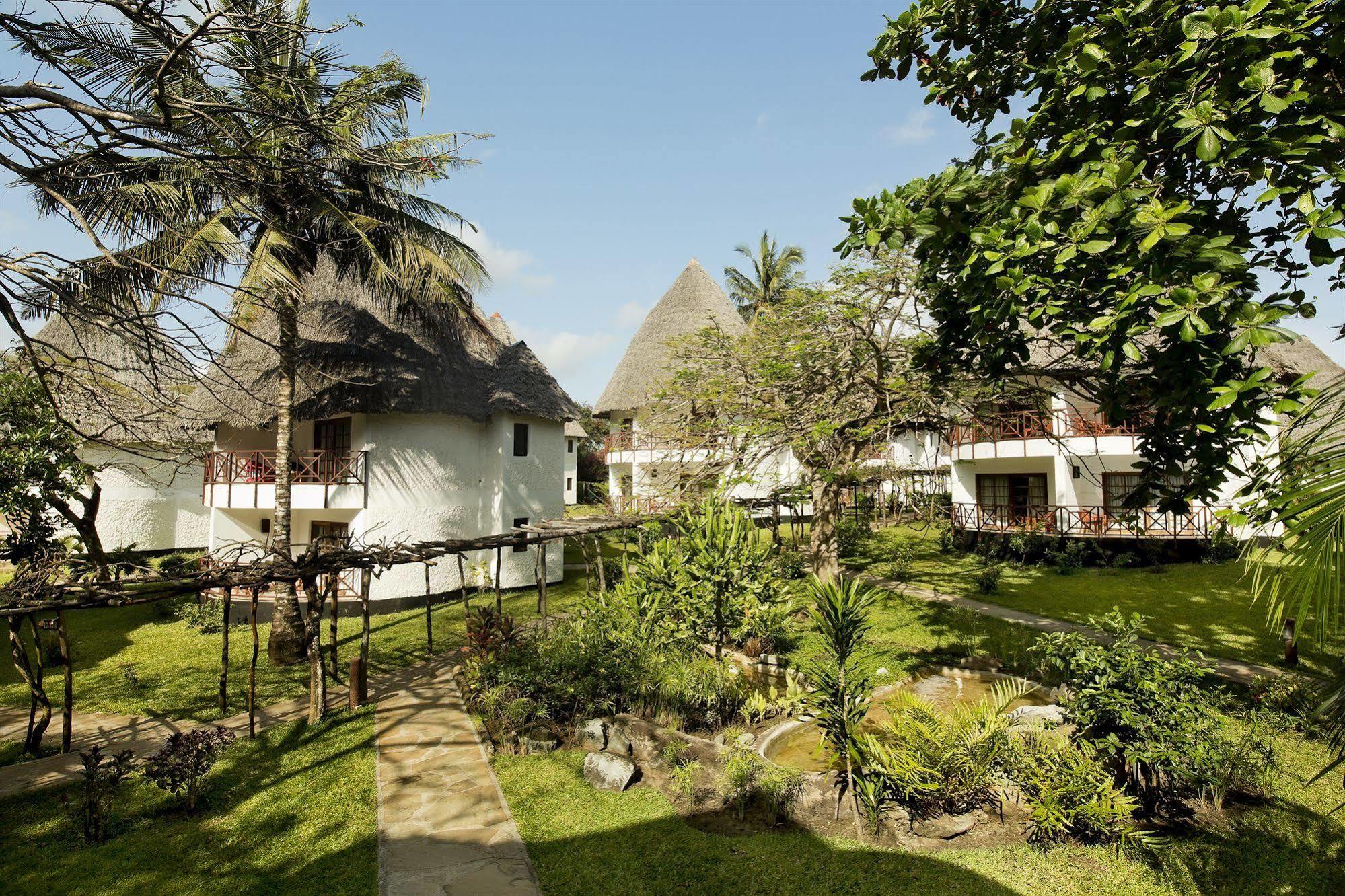 Neptune Village Beach Resort & Spa Galu Ngoại thất bức ảnh
