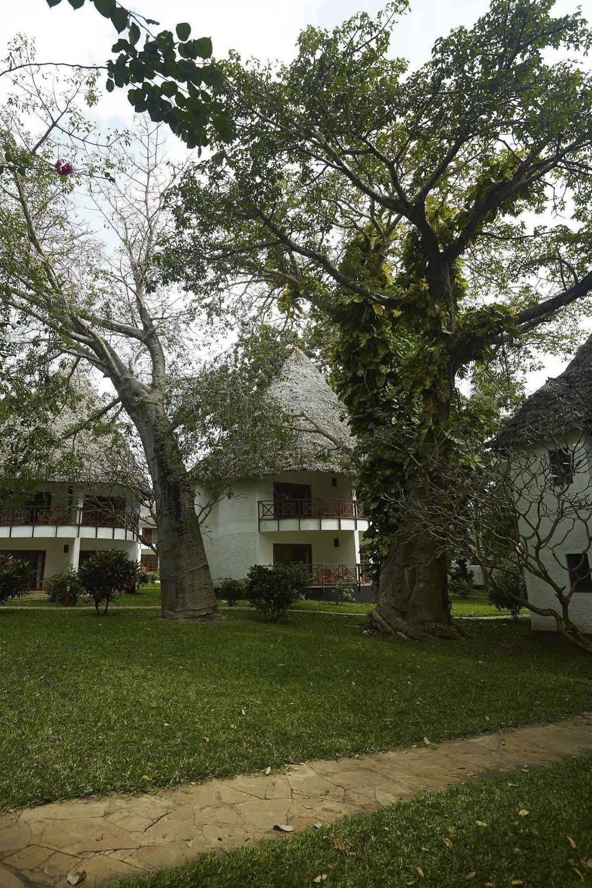 Neptune Village Beach Resort & Spa Galu Ngoại thất bức ảnh